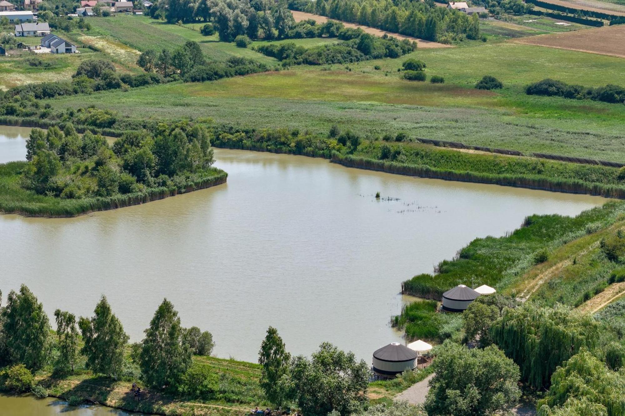 Chatka Pradziadka I Jurty Na Wodzie Pokrowka Exterior foto